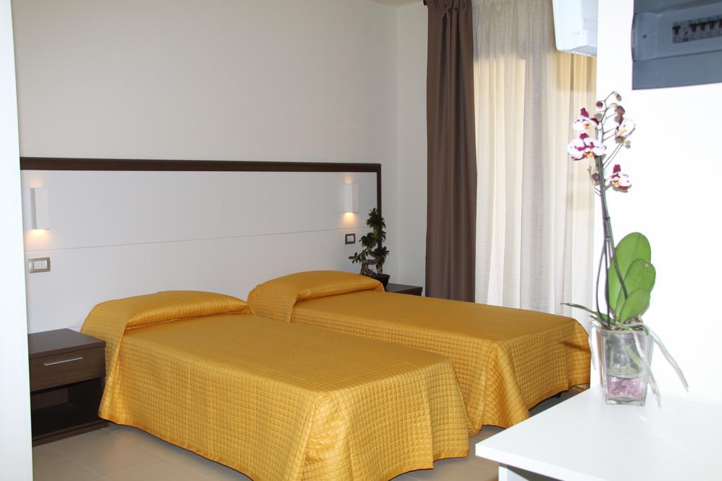 Xenia Hotel Виласимиус Екстериор снимка